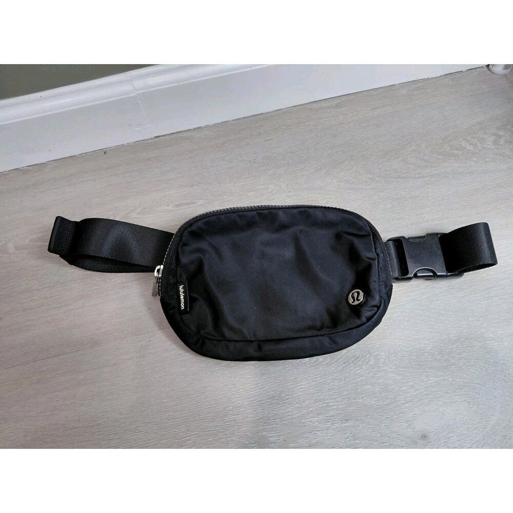 Lululemon Everywhere Women's Belt Bag - Black 1L